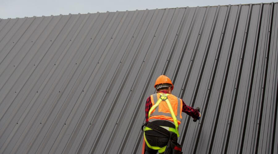 Professional gutter cleaning in Columbus, IN
